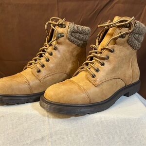 NEW* Never worn Women’s Tan Mia Girl Lace-Up Boots 8.5